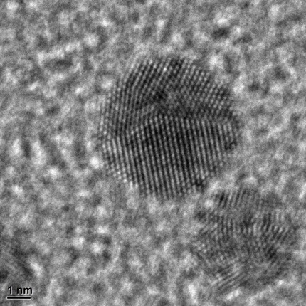 TEM image of the gold nanoparticles showing the atoms and lattice